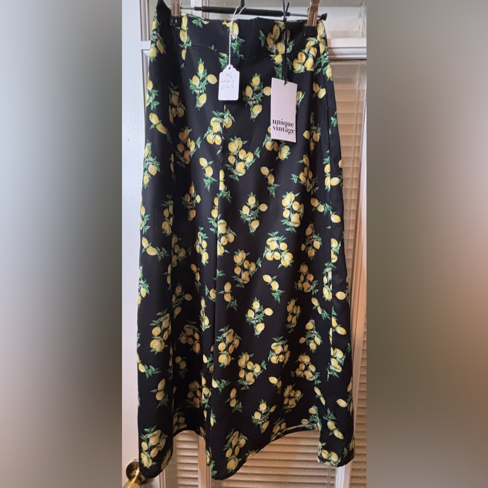 Unique Vintage Havana Black Lemon Print Culottes